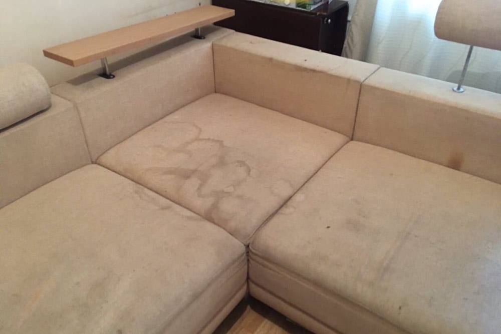 Так выглядел диван после «глубинной» чистки
