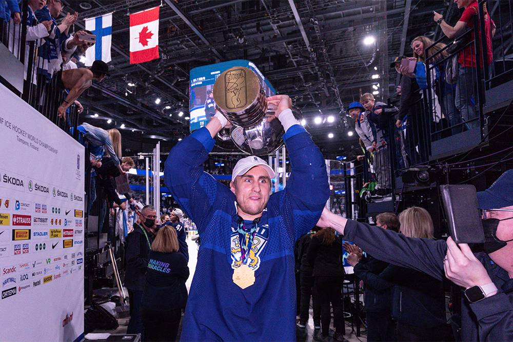 Финский хоккеист Валттери Филппула после победы на чемпионате мира 2022 года. Источник: Eurasia Sport Images / Getty Images
