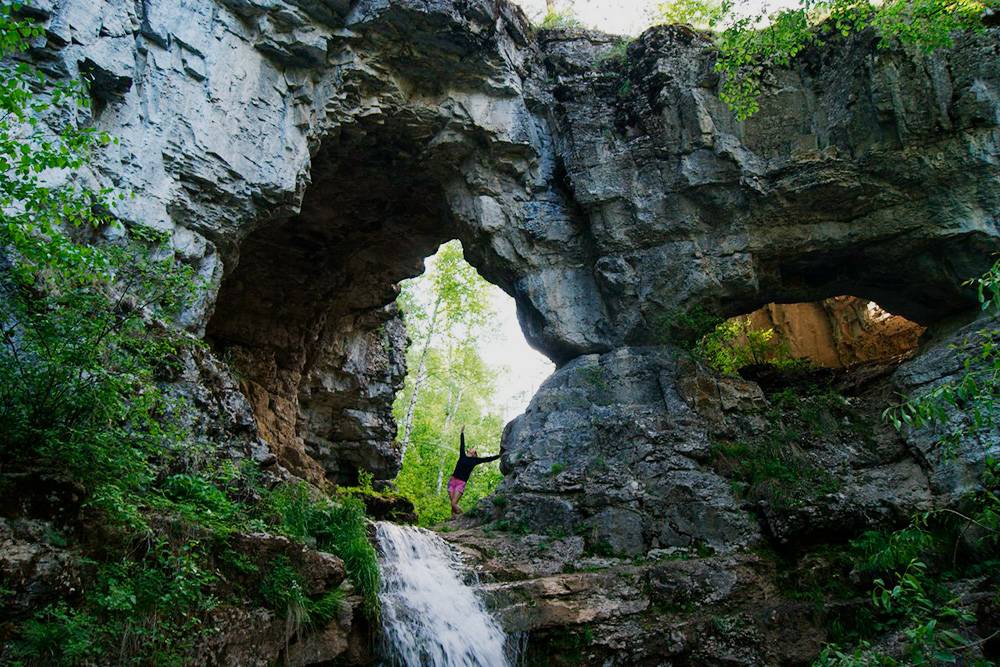 Куперля — уникальный карстовый мост и водопад на территории нацпарка Башкирия