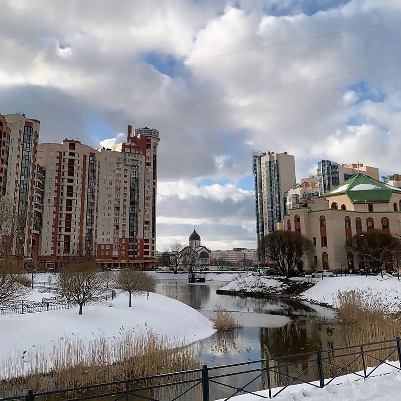 По дороге домой. Да, у нас много снега в начале апреля