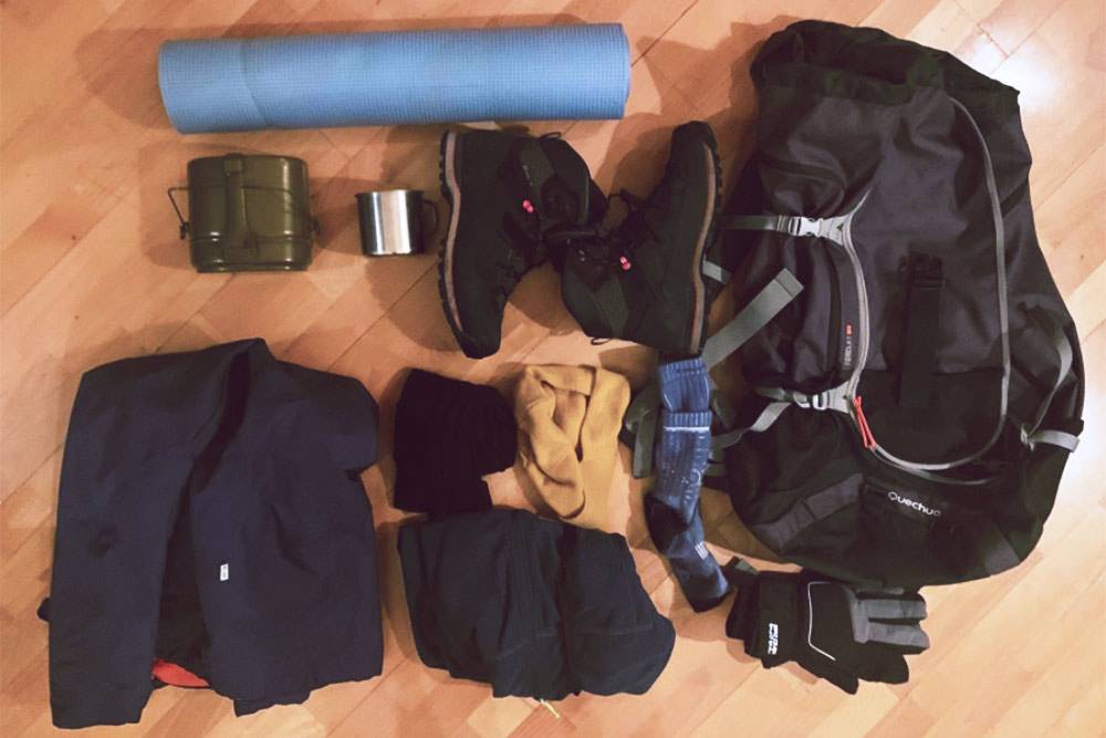 Моя экипировка на 4 дня «северной экспедиции»: теплые вещи, пенка, немного посуды и трекинговый рюкзак