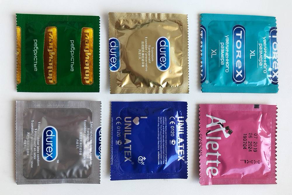 На вид они примерно одинаковые, но на самом деле презервативы бывают разного размера и их делают из разных материалов