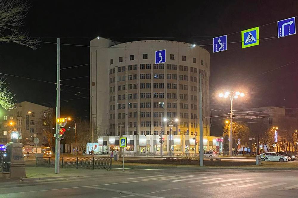 Ночной вид на гостиницу «Исеть»