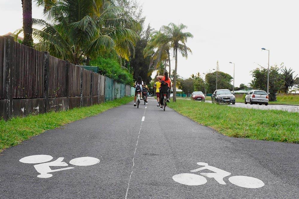 Велосипедная дорожка проходит вокруг всего городка