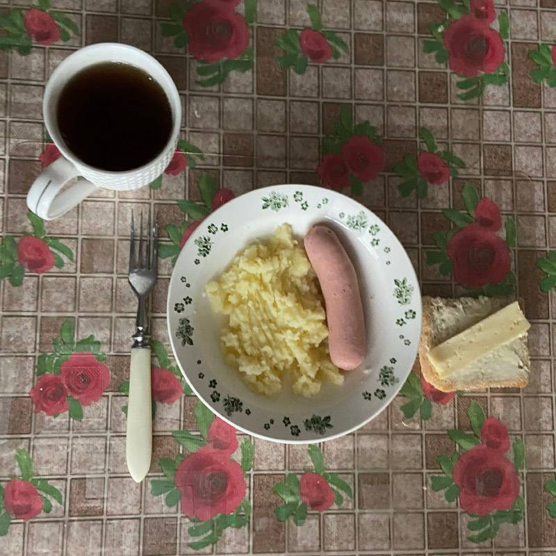 Завтрак. Запиваю его черным чаем без&nbsp;сахара.