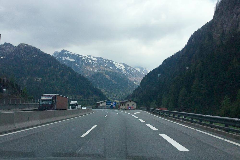 На участке дороги Мюнхен — Милан почти нет резких перепадов высот и крутых поворотов