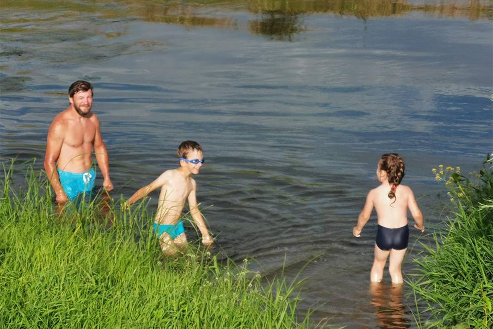 Купаемся в студеной речке