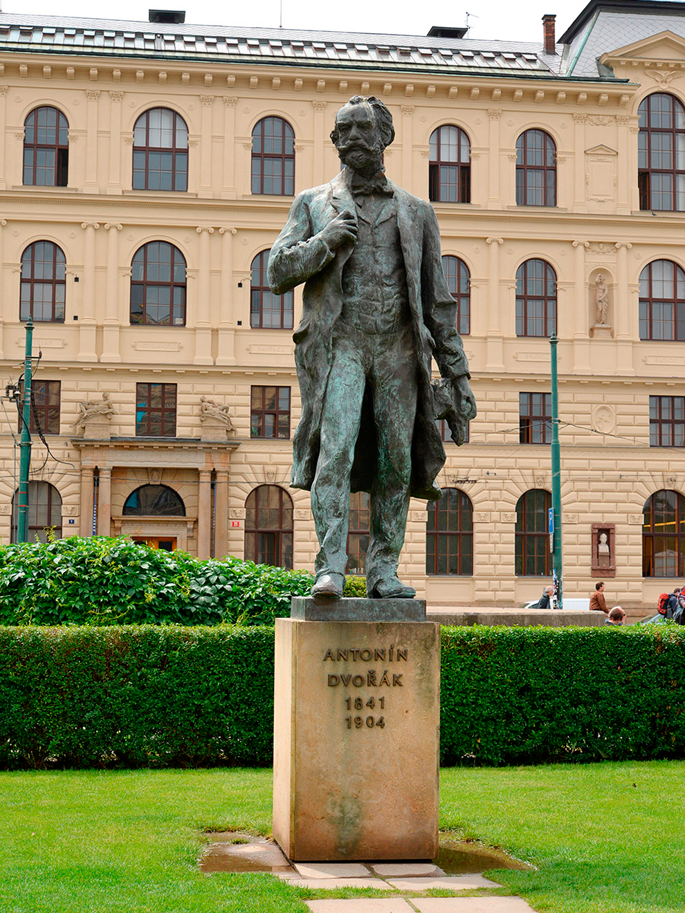У памятника чешскому композитору Антонину Дворжаку назначают встречи и свидания. Источник:&nbsp;Shutterstock