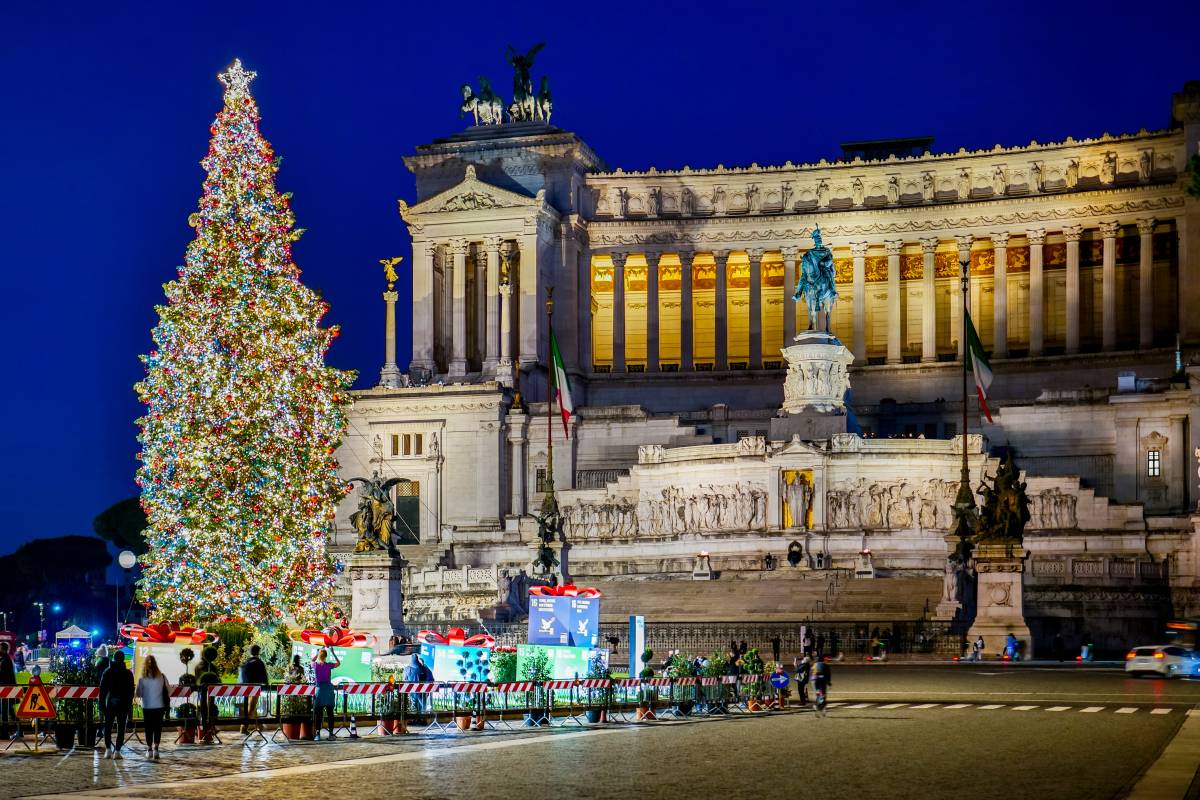 Рождественская елка на площади Венеции. Фото:&nbsp;Photo Beto / iStock