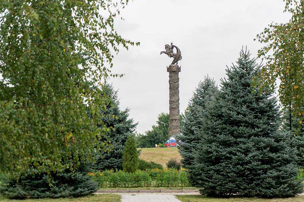 На вершине колонны — статуя Георгия Победоносца. Источник: Vital9s / Shutterstock