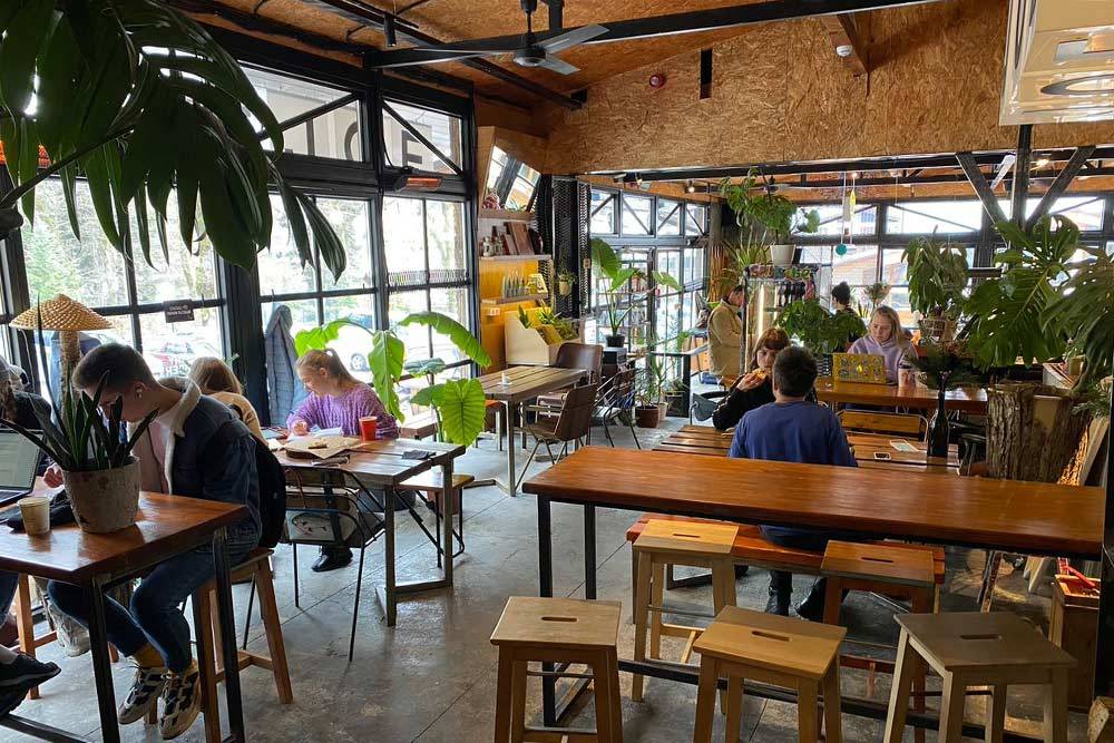 Surf Coffee — кафе-коворкинг и место встречи всех приезжих