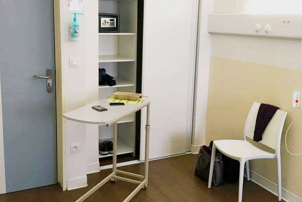 Палаты в госпиталях удобные — есть отдельный туалет, шкаф для&nbsp;одежды и даже маленький сейф