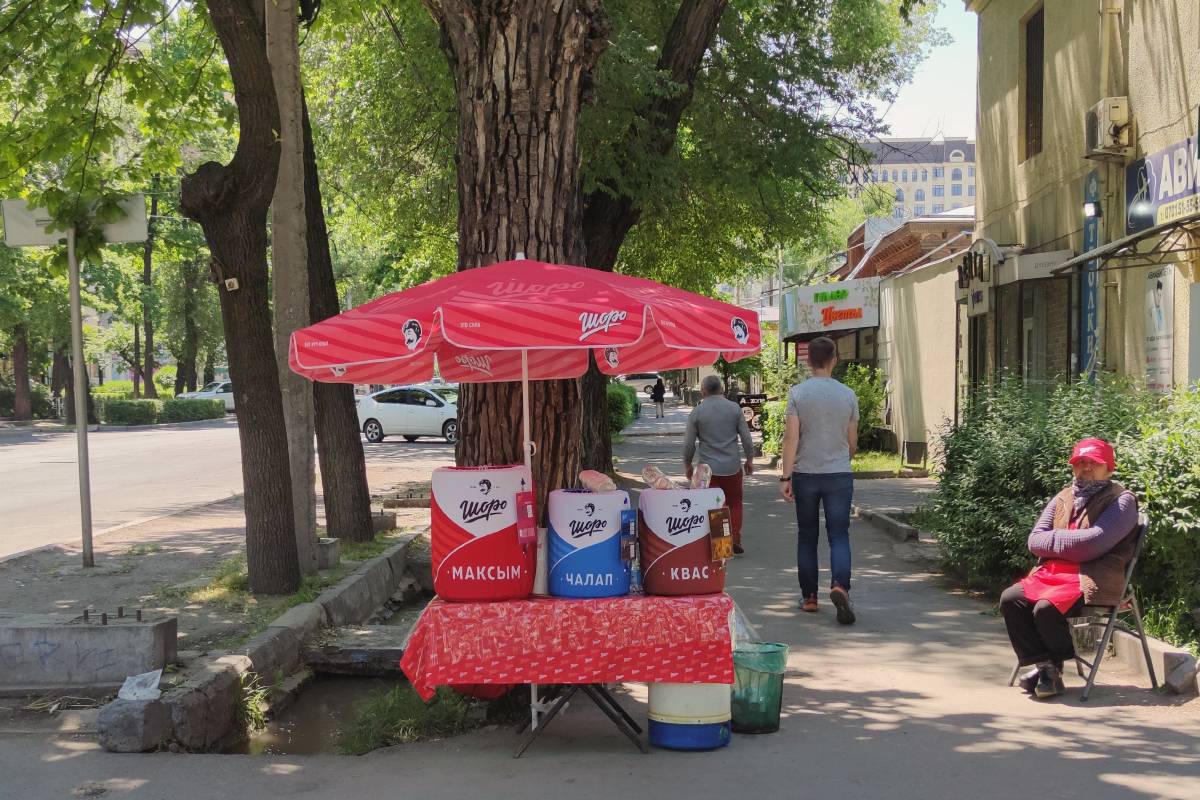 Ларек с напитками в Бишкеке