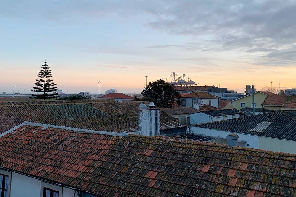 Вид из окон нашей первой португальской квартиры. Жаль, что в ней оказалась слишком холодно зимой