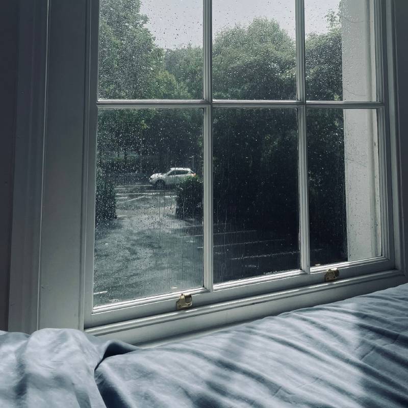 Привычный дождливый вид из окна