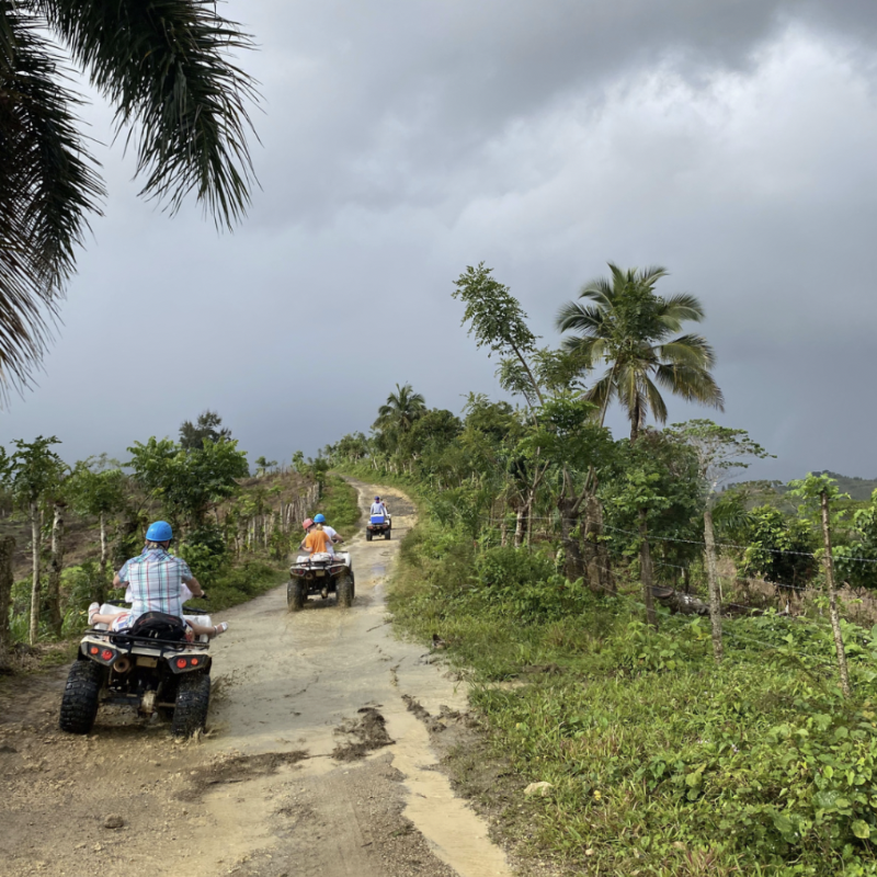 В Доминикане покатались на квадроциклах