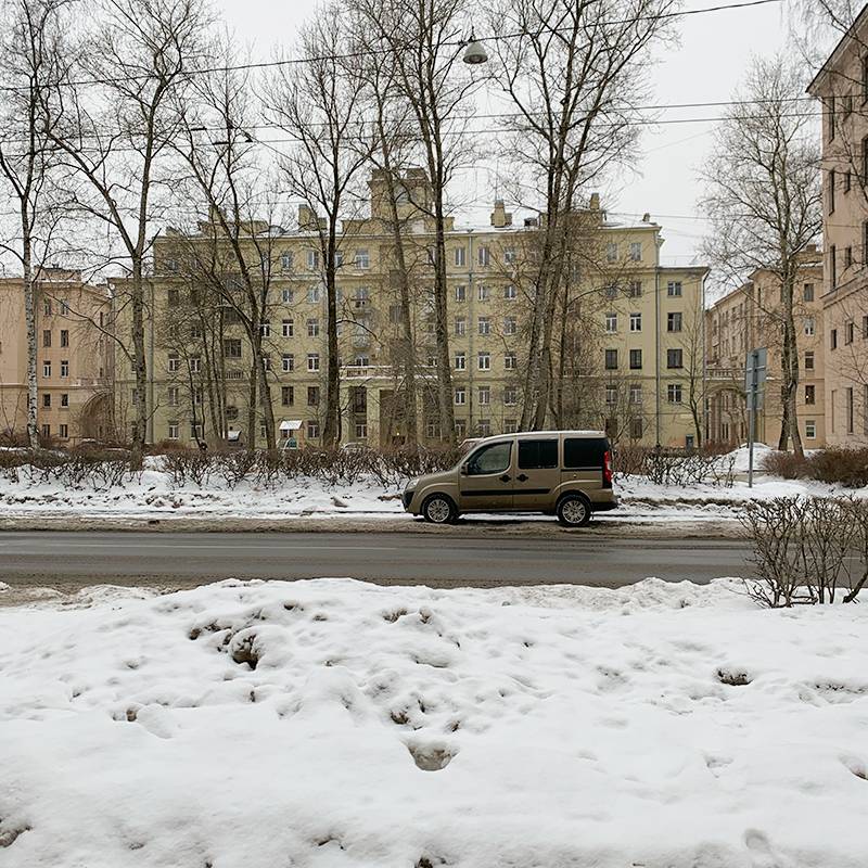 Это не наша сталинка, но представление о районе дает
