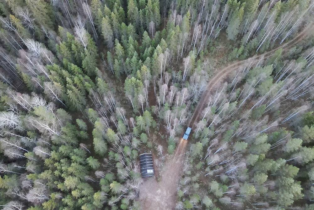 До ближайшей деревни 35 км, вокруг тайга и медведи. Страшновато