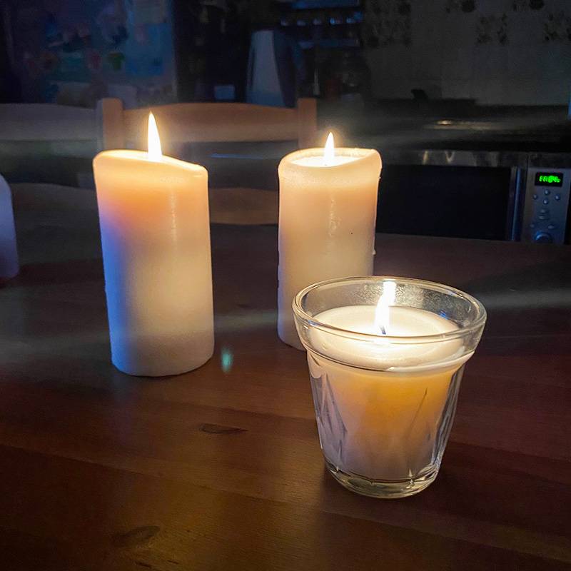 Традиция зажигать свечи появилась у нас недавно, но она мне очень нравится