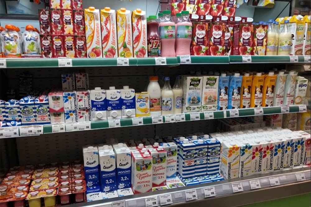 Это прилавок круглосуточного магазина. Как минимум здесь не бывает акций: молоко уже не купить по 69 <span class=ruble>Р</span>, как в «Ашане»