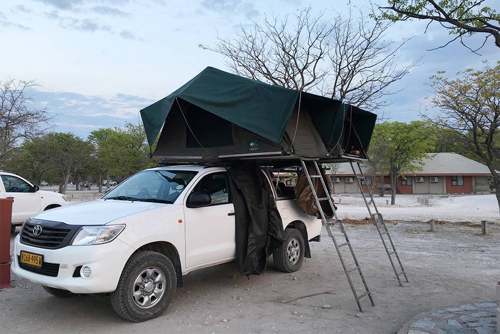 Наша машина с готовыми палатками в кемпинге Halali