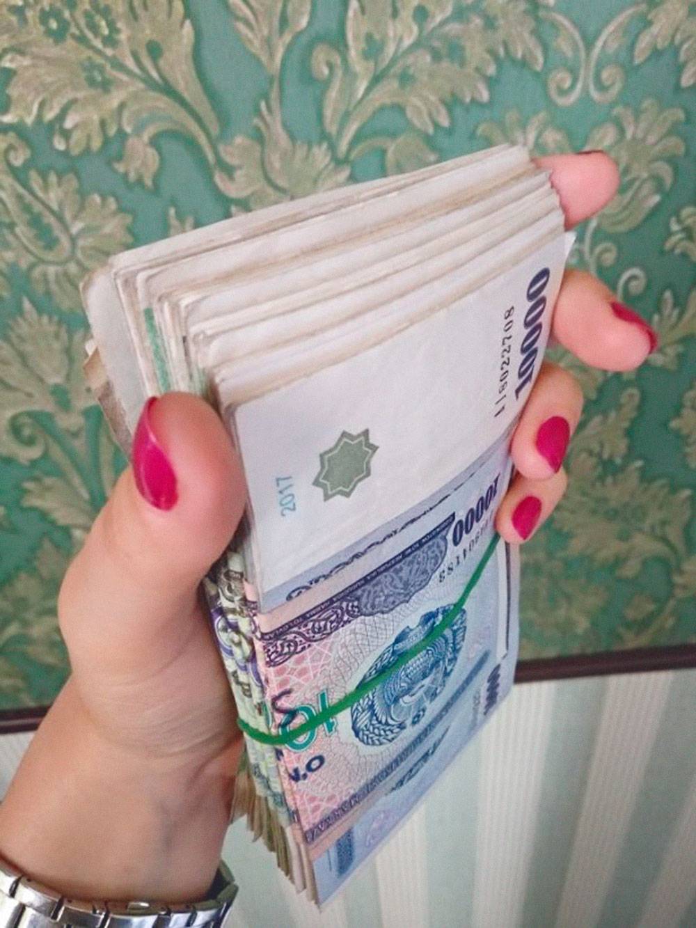 Обменяли 100&nbsp;долларов на узбекские сумы и почувствовали себя богачами