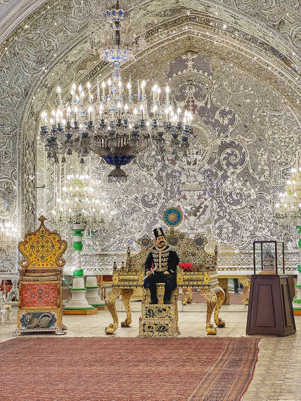 С одной стороны, дворец Голестан в Тегеране поражает роскошью