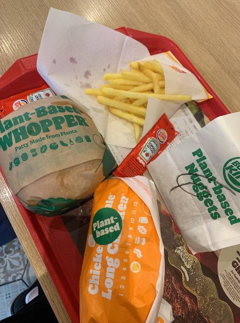 А в «Бургер-кинге» заворачивают в бумагу с надписью Plant-based