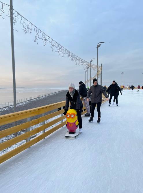 Для&nbsp;тех, кто не очень уверенно катается, есть бесплатные пластиковые помощники
