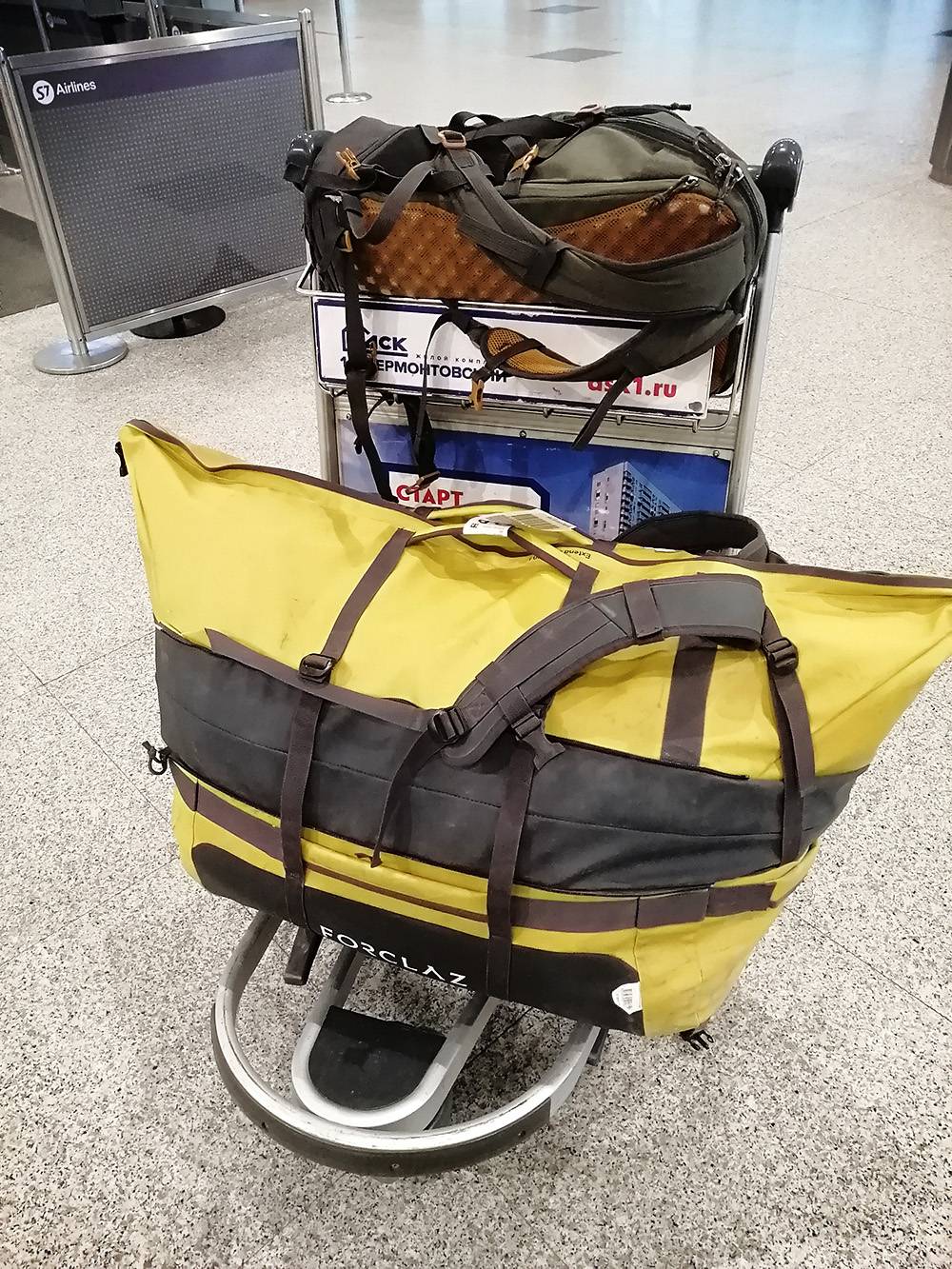 В поездке на семинар по спасательным работам Никитин багаж весил 35 килограммов — и это без&nbsp;еды. Такой баул он купил в «Декатлоне»