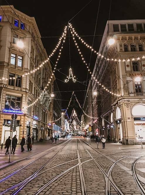 Центральная улица Хельсинки — Алексантеринкату — в&nbsp;рождественское время