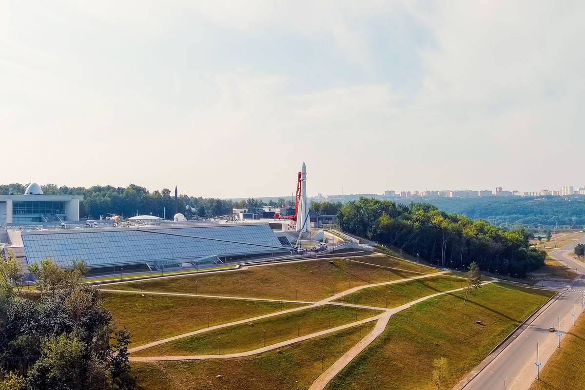 Вид на музей космонавтики со стороны набережной. Фото: Maykova Galina&nbsp;/ Shutterstock