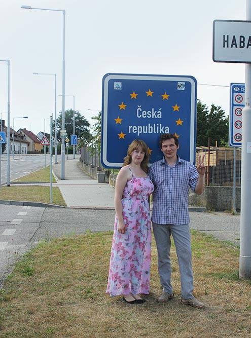 В Европе нет контрольно-пропускных пунктов между странами. Мы узнали, что покинули территорию Польши и въехали в Чехию, только когда увидели дорожный знак