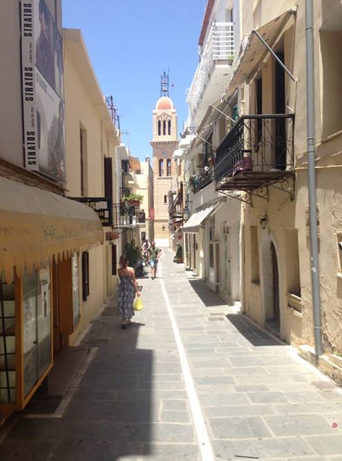 Узкая улочка в Старом городе Ретимно
