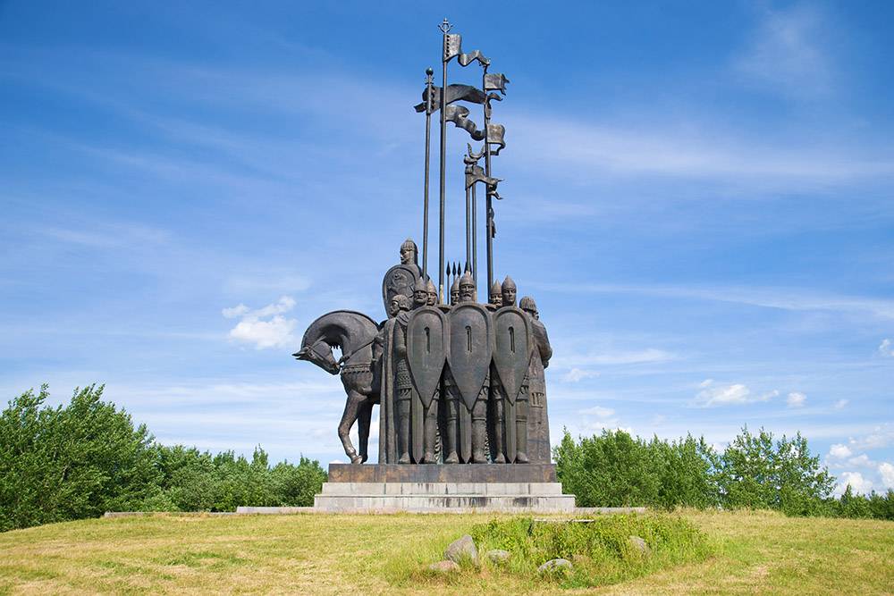 На горе, где стоит монумент, почти всегда ветрено, поэтому одевайтесь теплее. Фото: Karasev Victor / Shutterstock