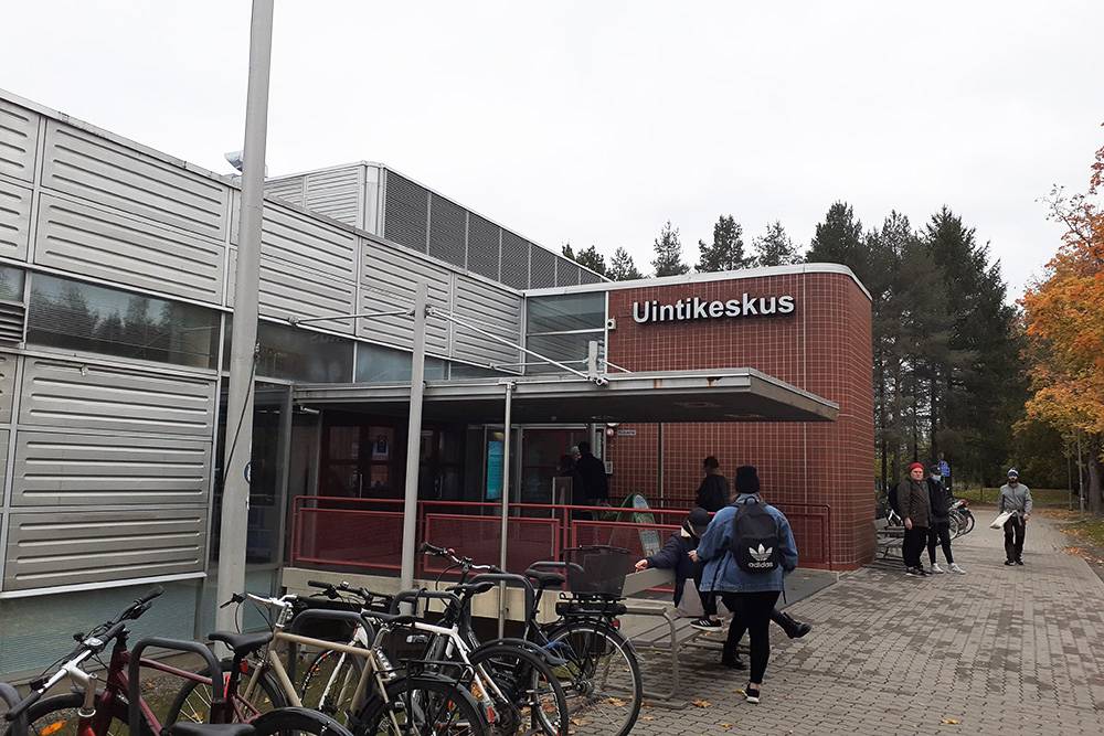 В Финляндии у каждого здания есть велопарковка