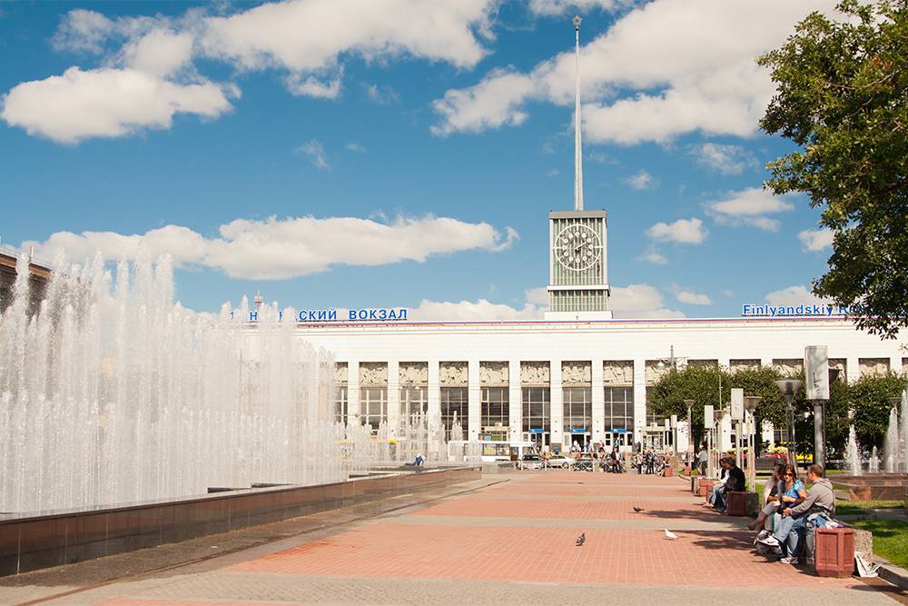 Площадь перед метро «Площадь Ленина» и Финляндским вокзалом. Источник: Shirmanov Aleksey / Shutterstock