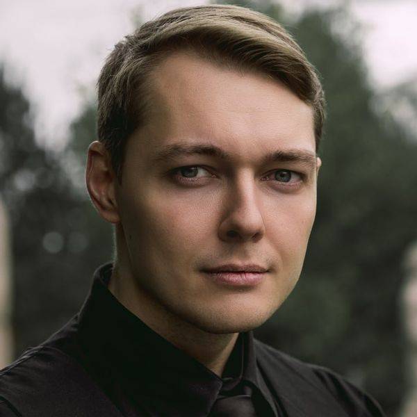 Максим Смелов