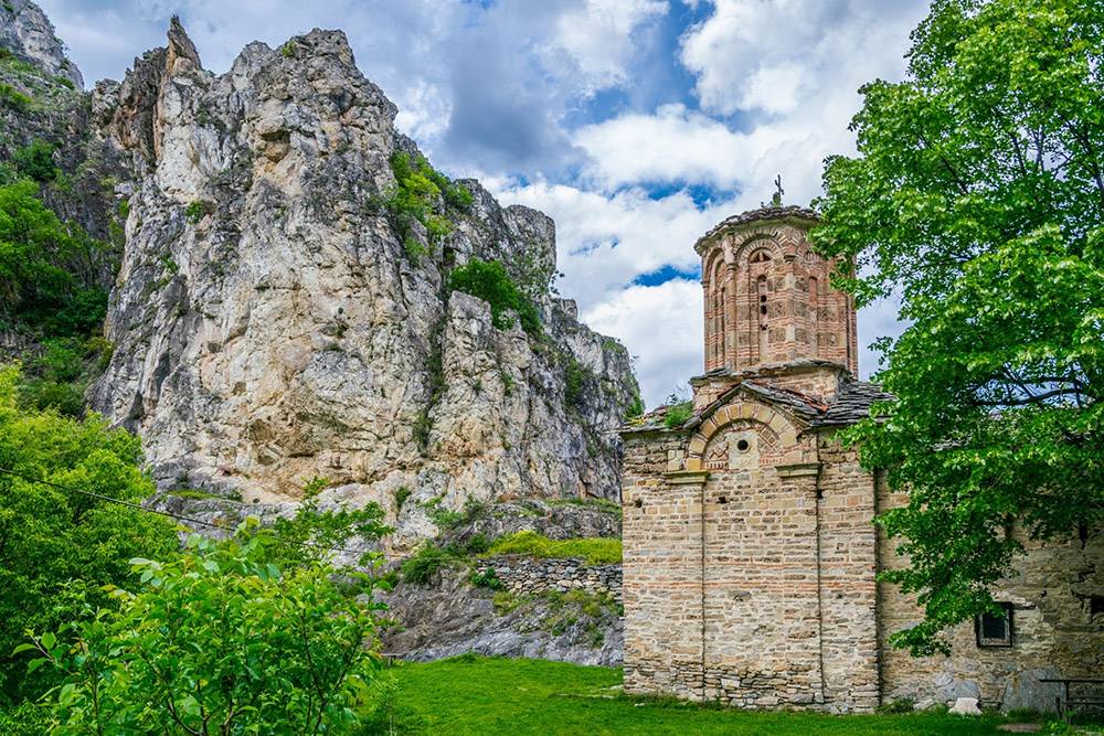 Монастырь Святого Николая расположен на высоте 479&nbsp;метров в каньоне Матка. Источник:&nbsp;trabantos&nbsp;/&nbsp;Shutterstock