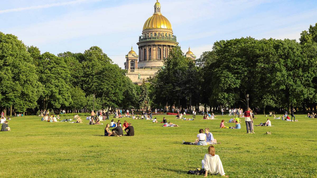 Как переехать на лето в Санкт-Петербург из Москвы