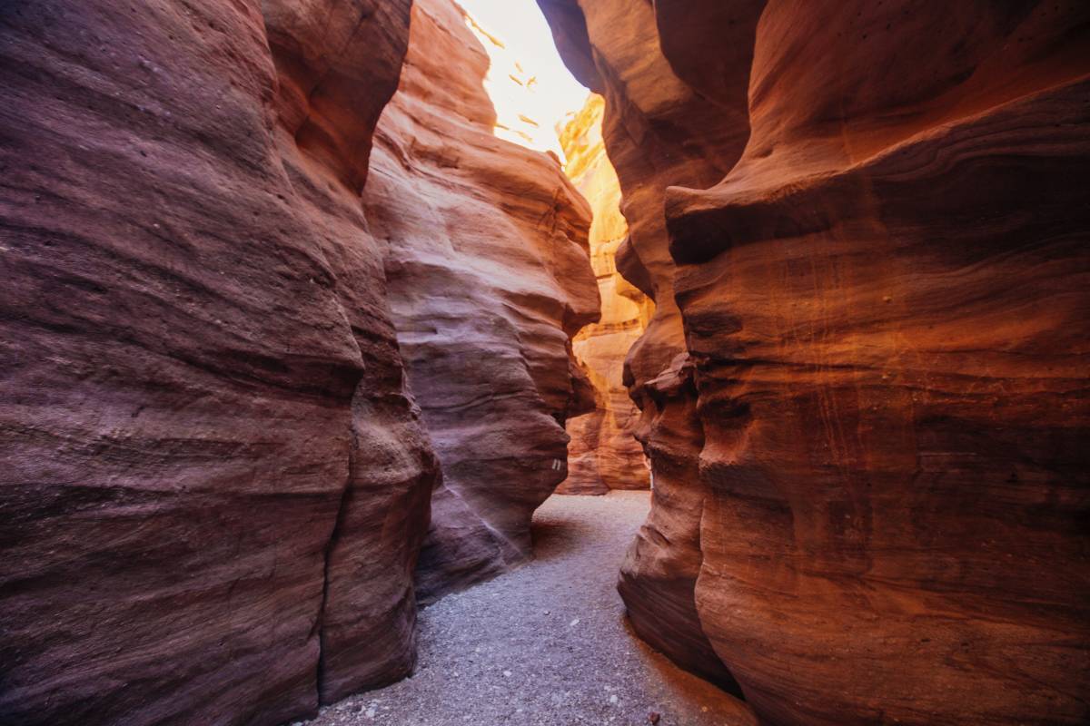 Короткий маршрут проходит по основной части Красного каньона. Длинный выводит еще и на смотровую площадку. Фото: Nos Yauhenia / Shutterstock