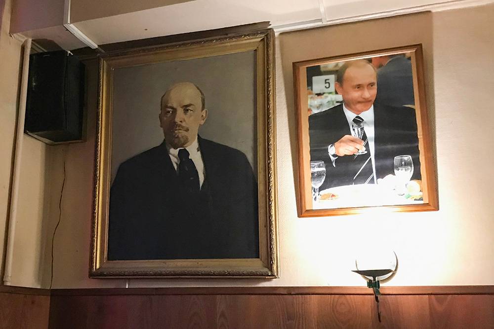 На мой взгляд, странное соседство. Но туристам нравится