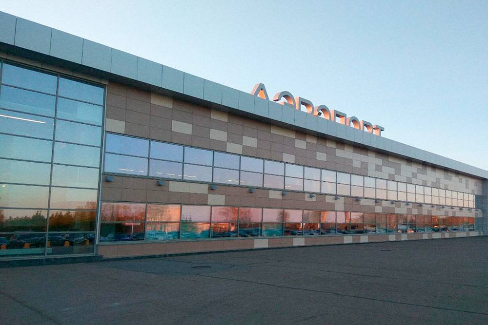Аэропорт Бегишево в Набережных Челнах на закате