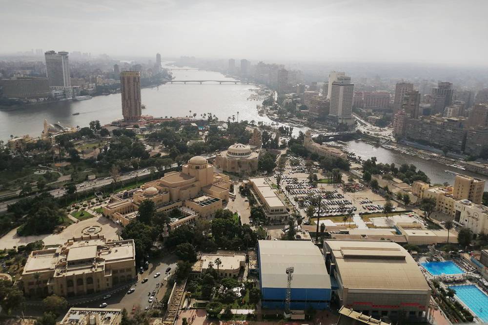 Вид на Каир со смотровой площадки Cairo Tower. Красиво, но страшновато, а фотографировать надо аккуратно, чтобы не уронить телефон