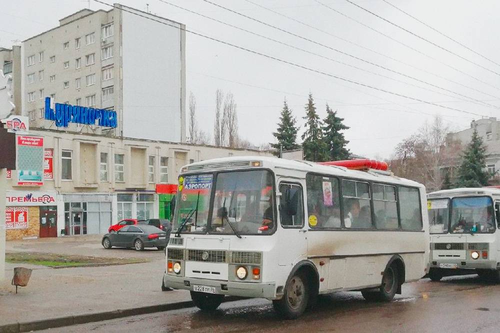 До аэропорта ходят старые автобусы