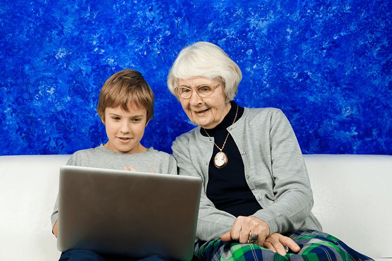 Ваня учит бабушек компьютерной грамотности