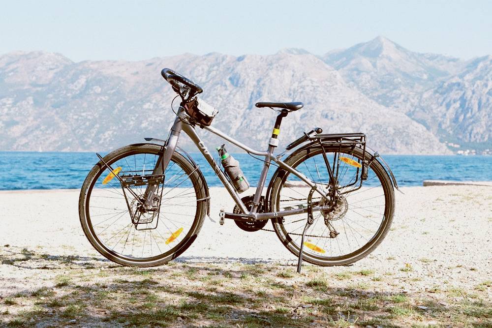 Мой гибридный велосипед Giant, я ездила с ним в Финляндию, Швецию, Черногорию и на Сардинию