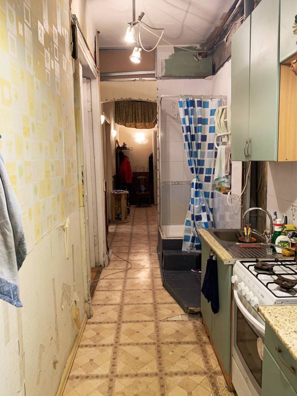Кухня&nbsp;— в коридоре, душевая кабина&nbsp;— на кухне: классика старого фонда