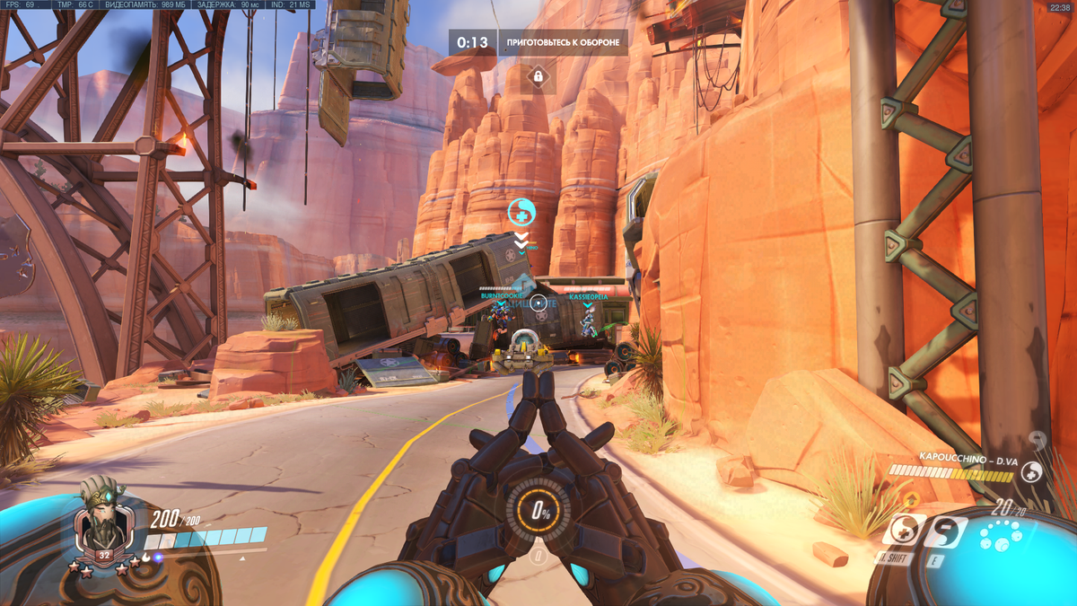 Играю пару матчей в Overwatch