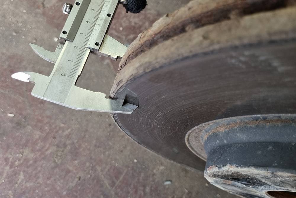 Тормозные диски автомобиля: как работают и когда менять